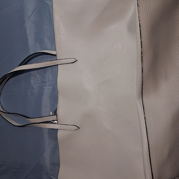 Victoria's Secret White Tote with Metallic Accents - Picture 4 of 8